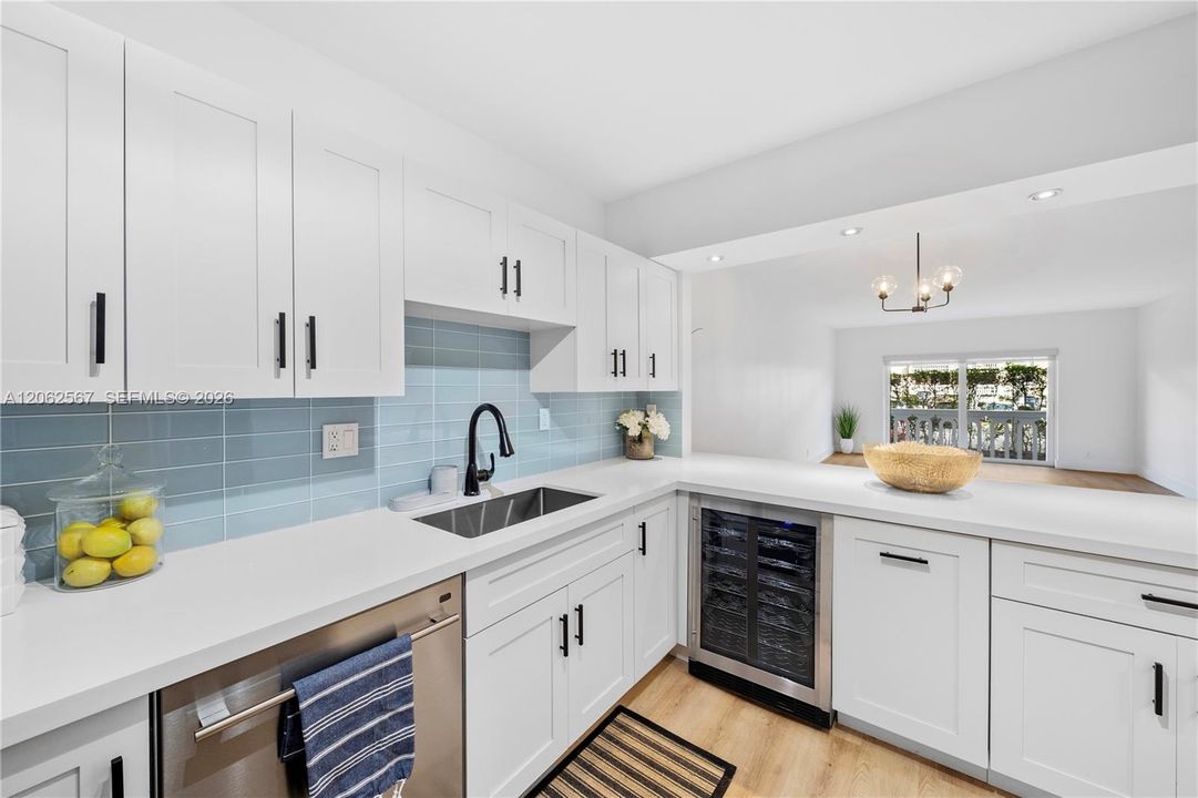 For Sale: $529,000 (2 beds, 2 baths, 1150 Square Feet)