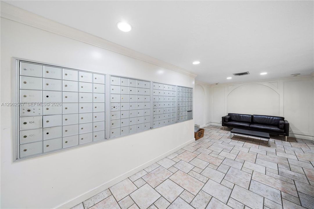 For Sale: $529,000 (2 beds, 2 baths, 1150 Square Feet)
