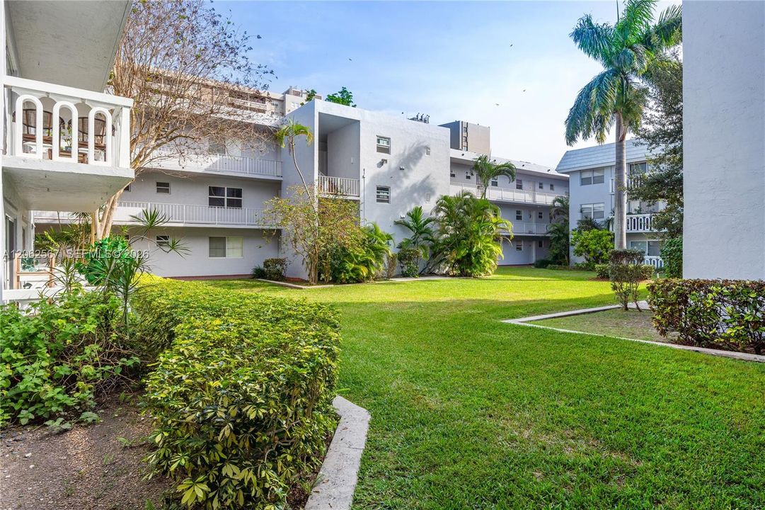 For Sale: $529,000 (2 beds, 2 baths, 1150 Square Feet)