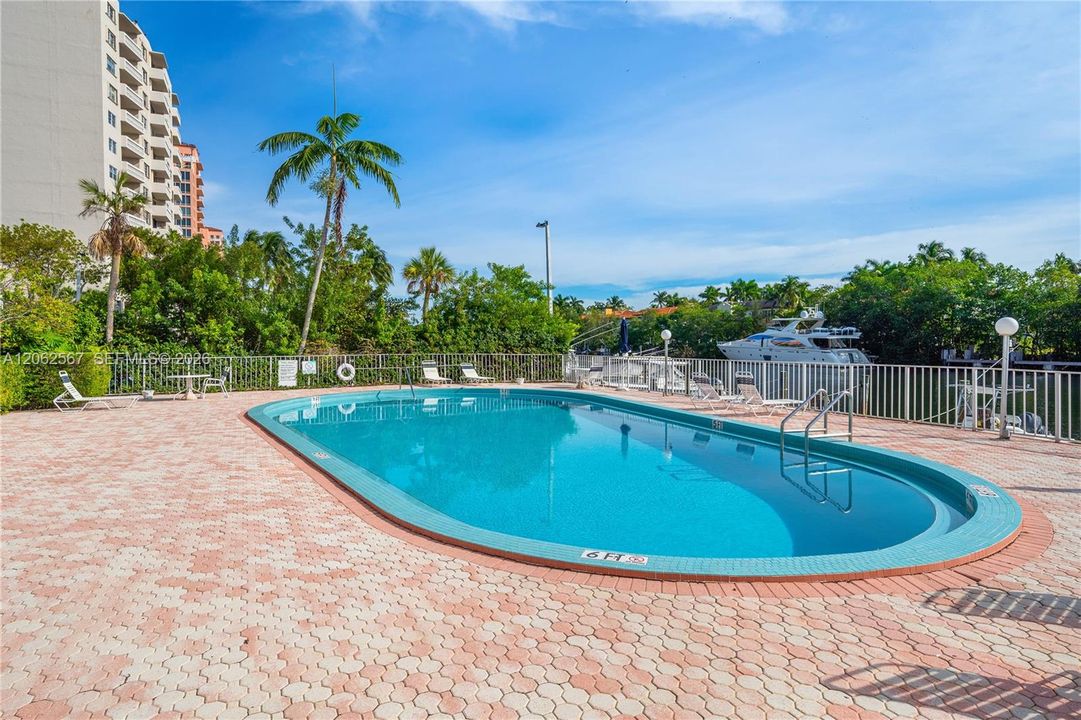 For Sale: $529,000 (2 beds, 2 baths, 1150 Square Feet)