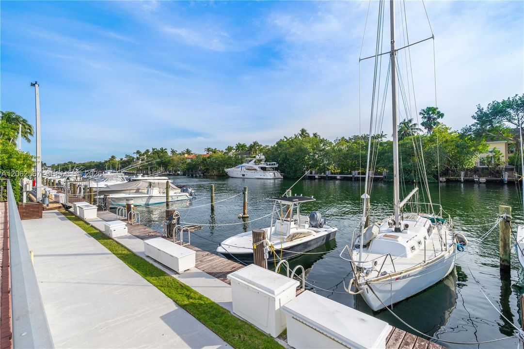 For Sale: $529,000 (2 beds, 2 baths, 1150 Square Feet)