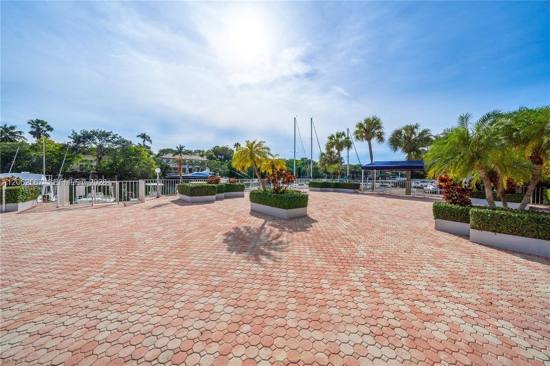 For Sale: $529,000 (2 beds, 2 baths, 1150 Square Feet)