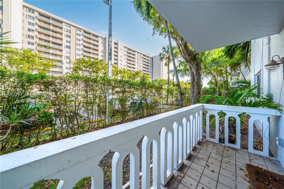 For Sale: $529,000 (2 beds, 2 baths, 1150 Square Feet)