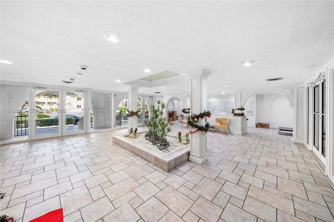 For Sale: $529,000 (2 beds, 2 baths, 1150 Square Feet)
