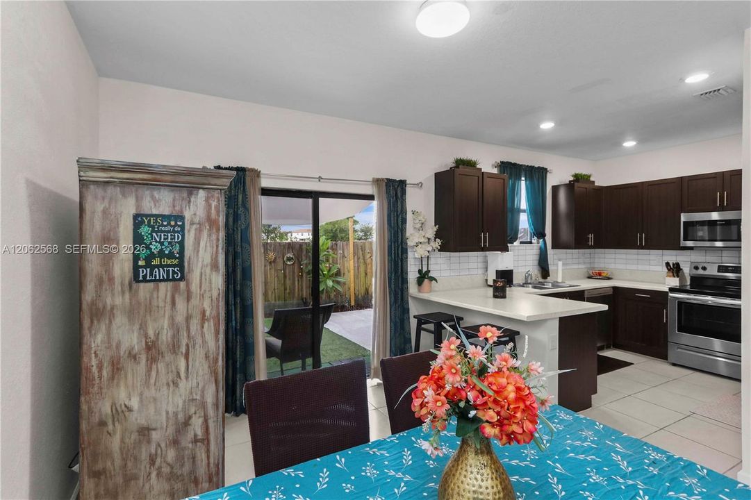 На продажу: $429,000 (3 спален, 2 ванн, 1441 Квадратных фут)