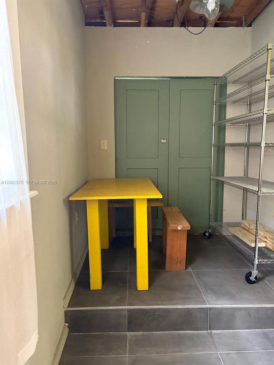 For Rent: $2,700 (1 beds, 1 baths, 2204 Square Feet)