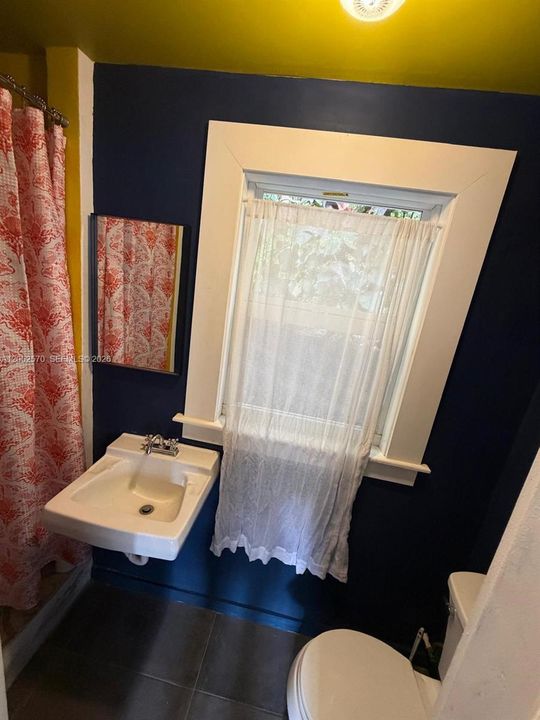For Rent: $2,700 (1 beds, 1 baths, 2204 Square Feet)