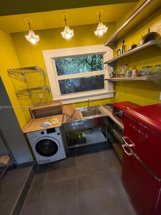 For Rent: $2,700 (1 beds, 1 baths, 2204 Square Feet)