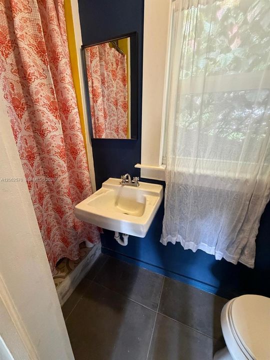For Rent: $2,700 (1 beds, 1 baths, 2204 Square Feet)