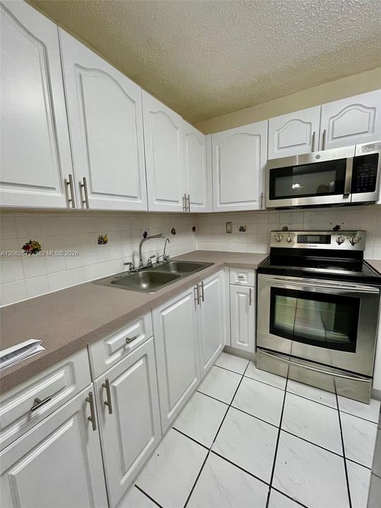 В аренду: $2,550 (3 спален, 2 ванн, 1203 Квадратных фут)
