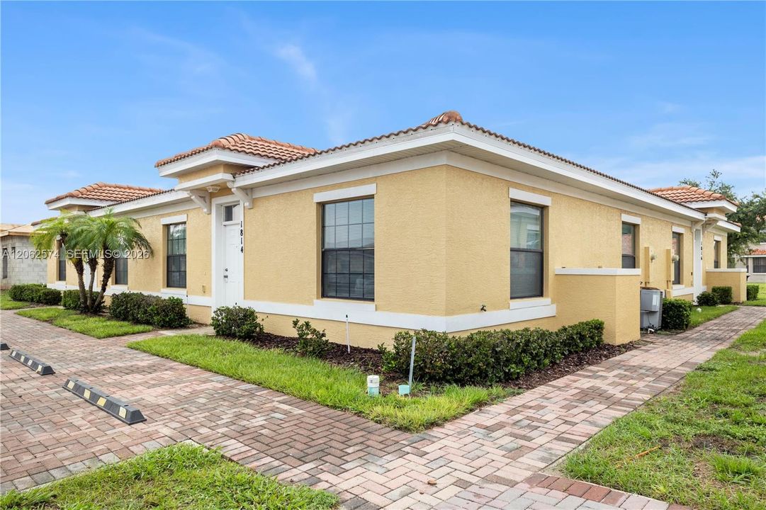 En Venta: $169,900 (2 camas, 2 baños, 1056 Pies cuadrados)