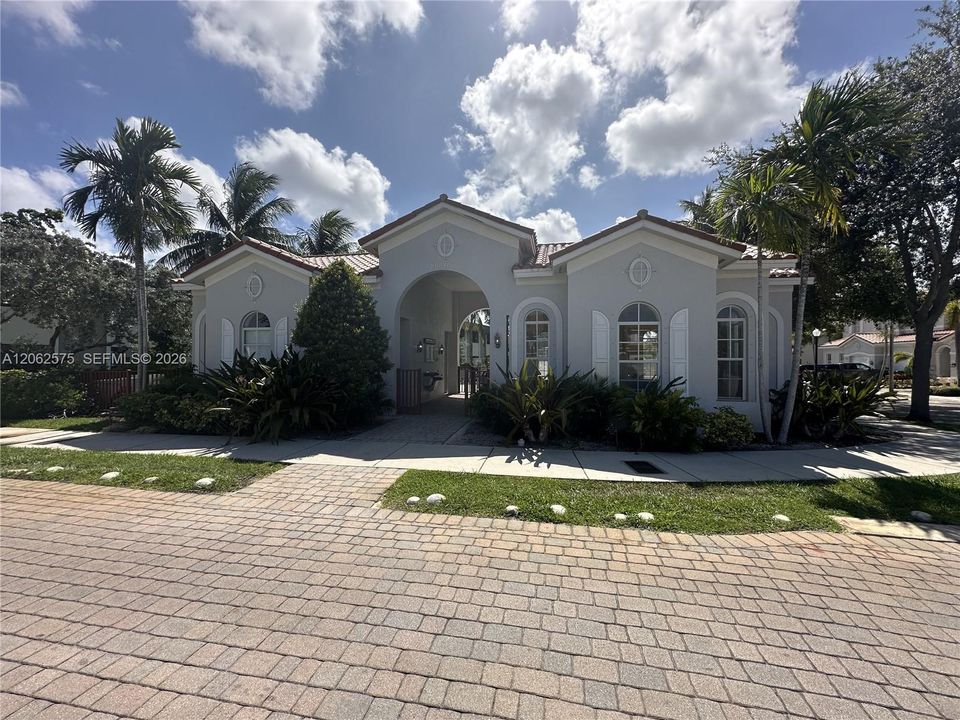 For Rent: $3,000 (3 beds, 2 baths, 1662 Square Feet)