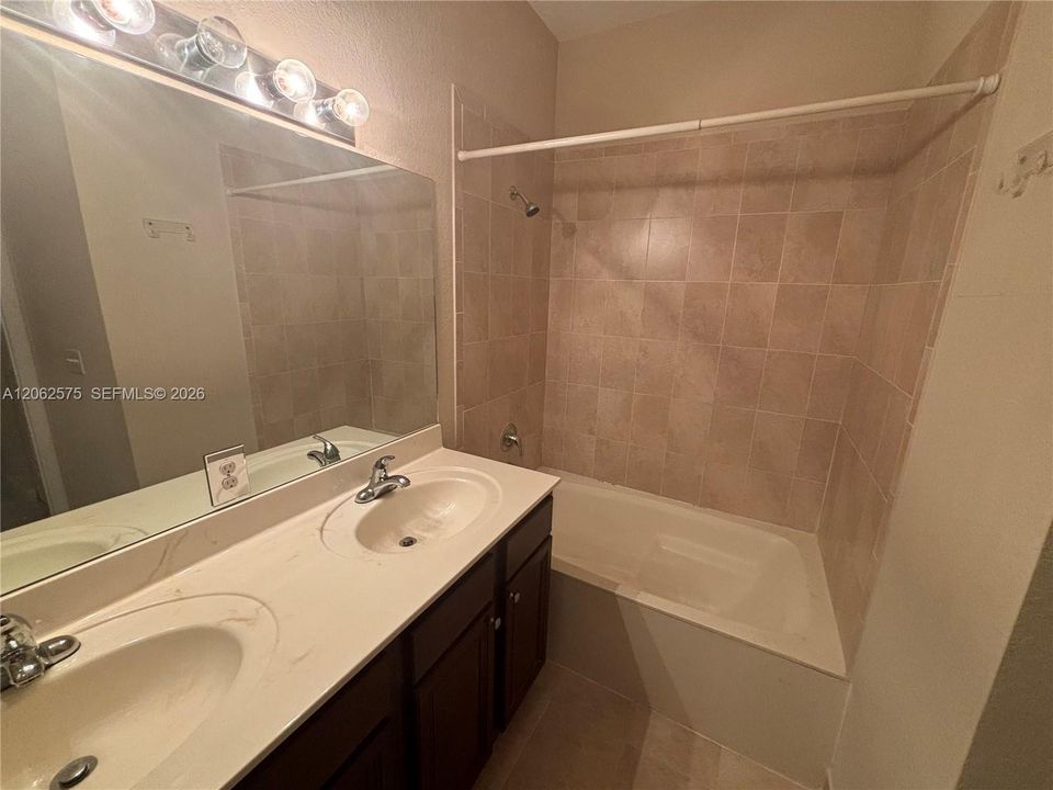 For Rent: $3,000 (3 beds, 2 baths, 1662 Square Feet)