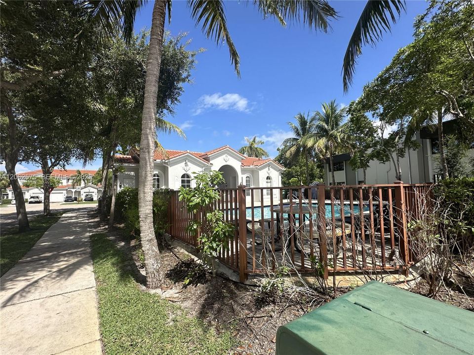 For Rent: $3,000 (3 beds, 2 baths, 1662 Square Feet)
