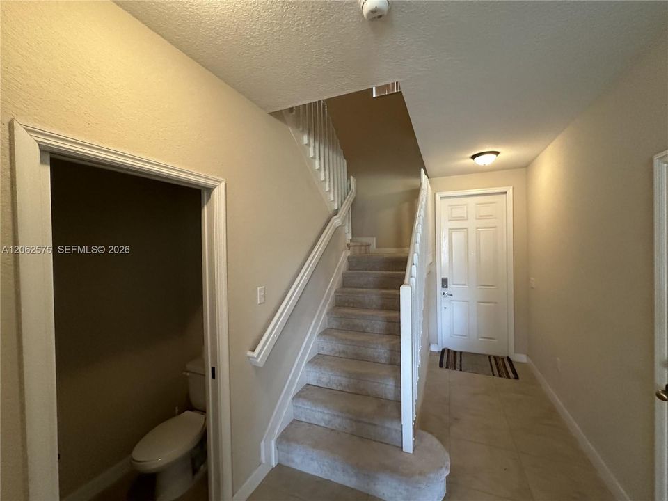 For Rent: $3,000 (3 beds, 2 baths, 1662 Square Feet)