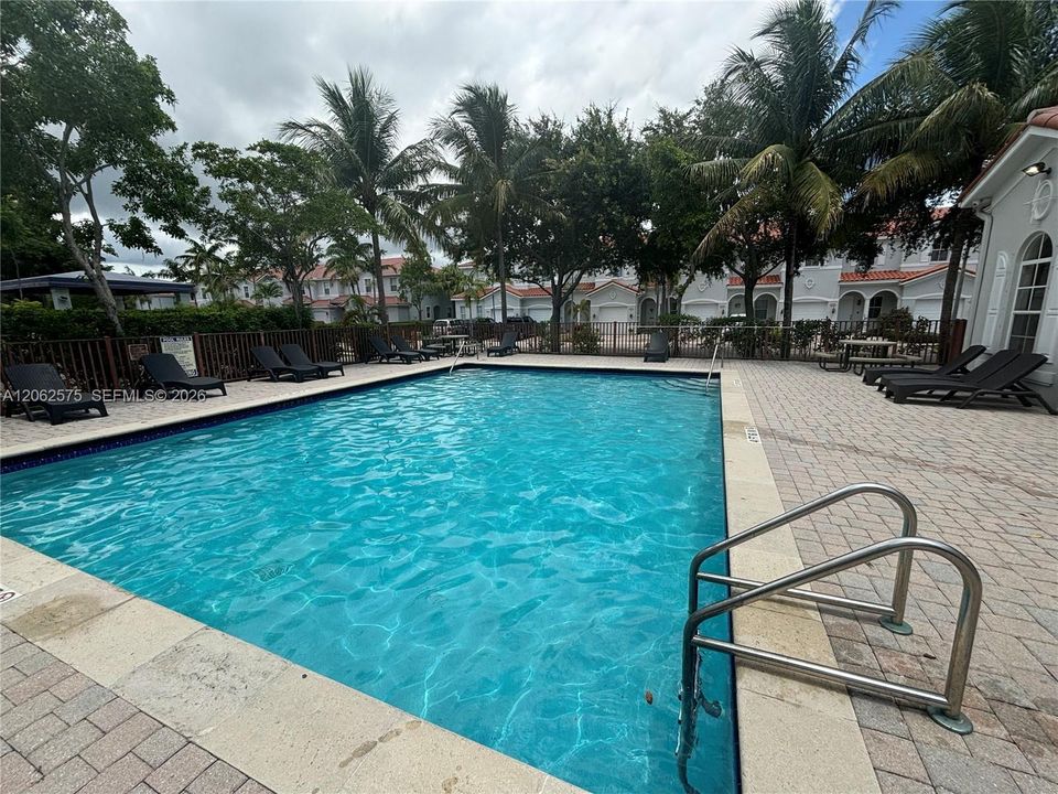 For Rent: $3,000 (3 beds, 2 baths, 1662 Square Feet)
