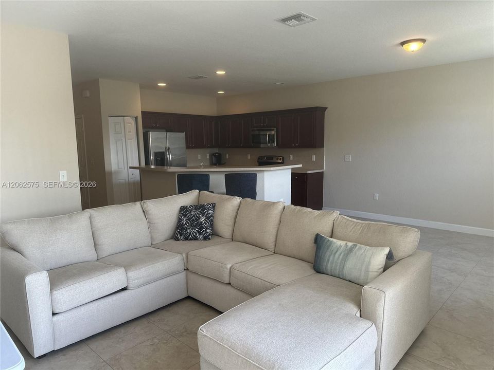 For Rent: $3,000 (3 beds, 2 baths, 1662 Square Feet)