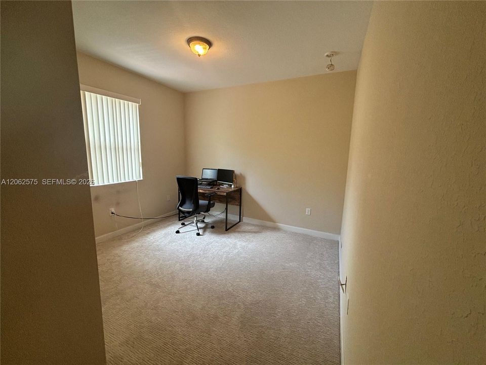 For Rent: $3,000 (3 beds, 2 baths, 1662 Square Feet)