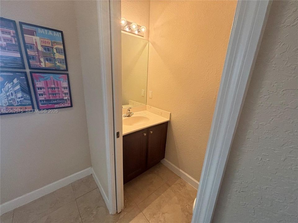 For Rent: $3,000 (3 beds, 2 baths, 1662 Square Feet)