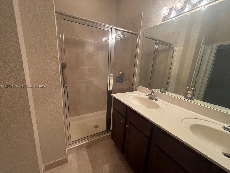 For Rent: $3,000 (3 beds, 2 baths, 1662 Square Feet)