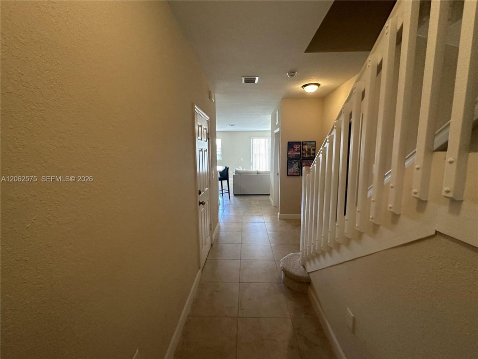 For Rent: $3,000 (3 beds, 2 baths, 1662 Square Feet)