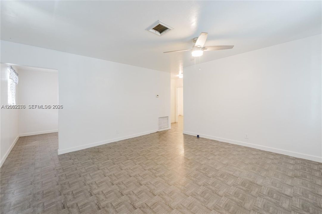 В аренду: $2,200 (5 спален, 4 ванн, 2461 Квадратных фут)
