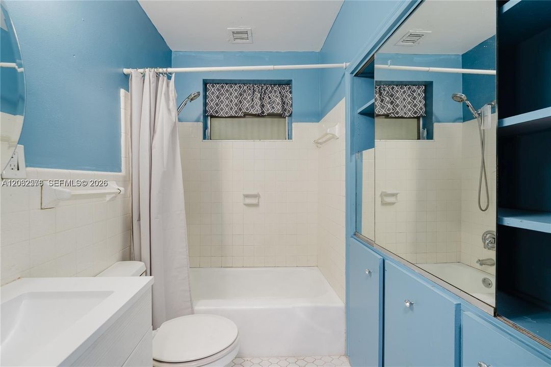 В аренду: $2,200 (5 спален, 4 ванн, 2461 Квадратных фут)