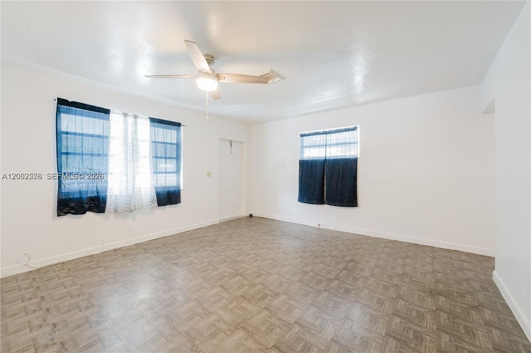 В аренду: $2,200 (5 спален, 4 ванн, 2461 Квадратных фут)