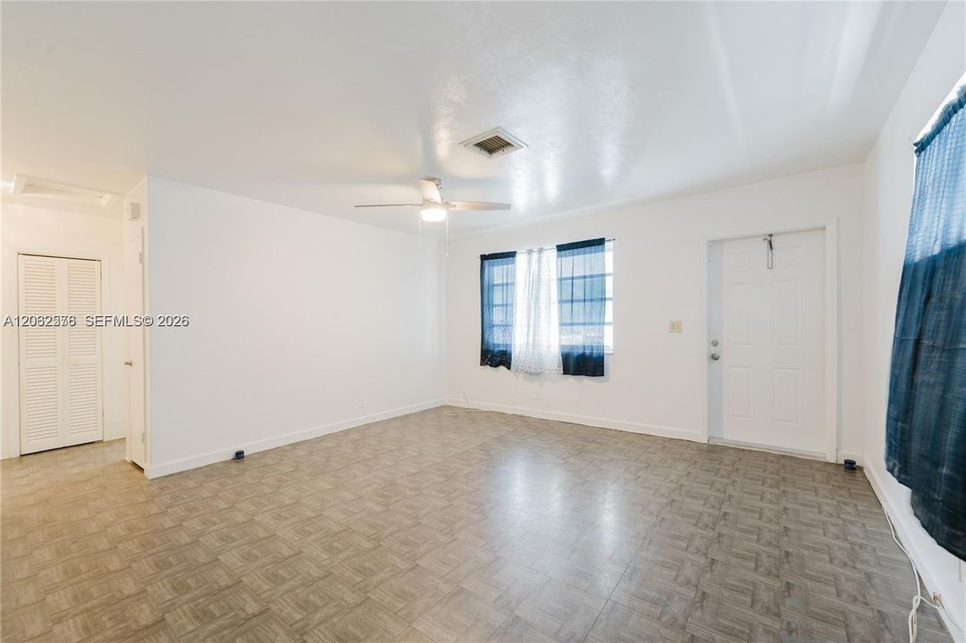 В аренду: $2,200 (5 спален, 4 ванн, 2461 Квадратных фут)
