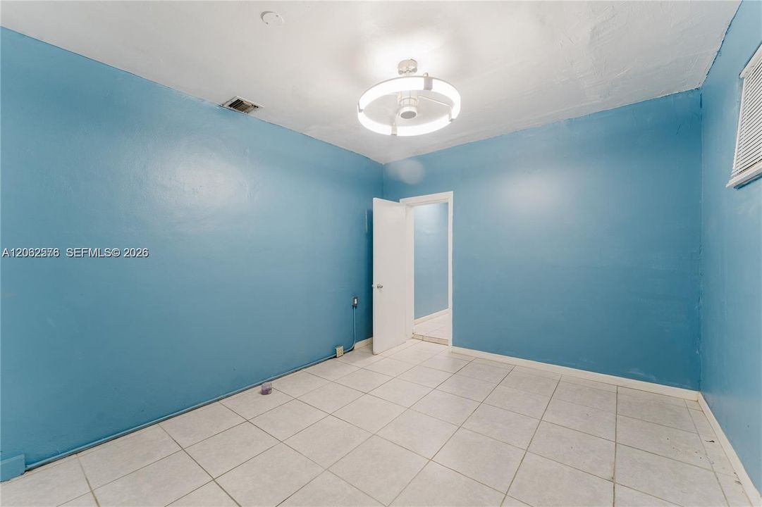 В аренду: $2,200 (5 спален, 4 ванн, 2461 Квадратных фут)