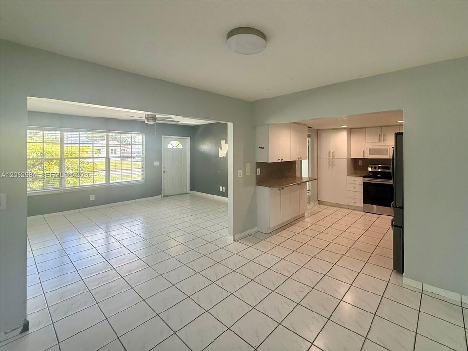 For Rent: $3,499 (5 beds, 2 baths, 1911 Square Feet)
