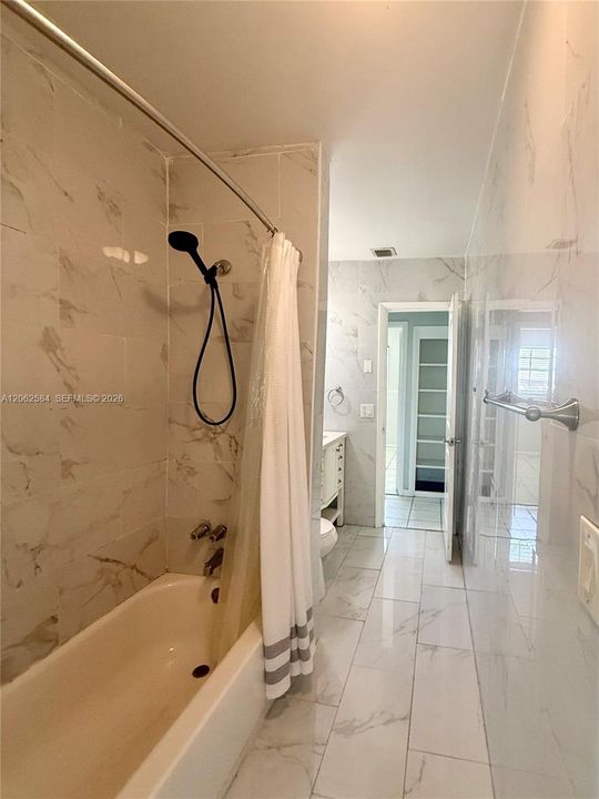 For Rent: $3,499 (5 beds, 2 baths, 1911 Square Feet)