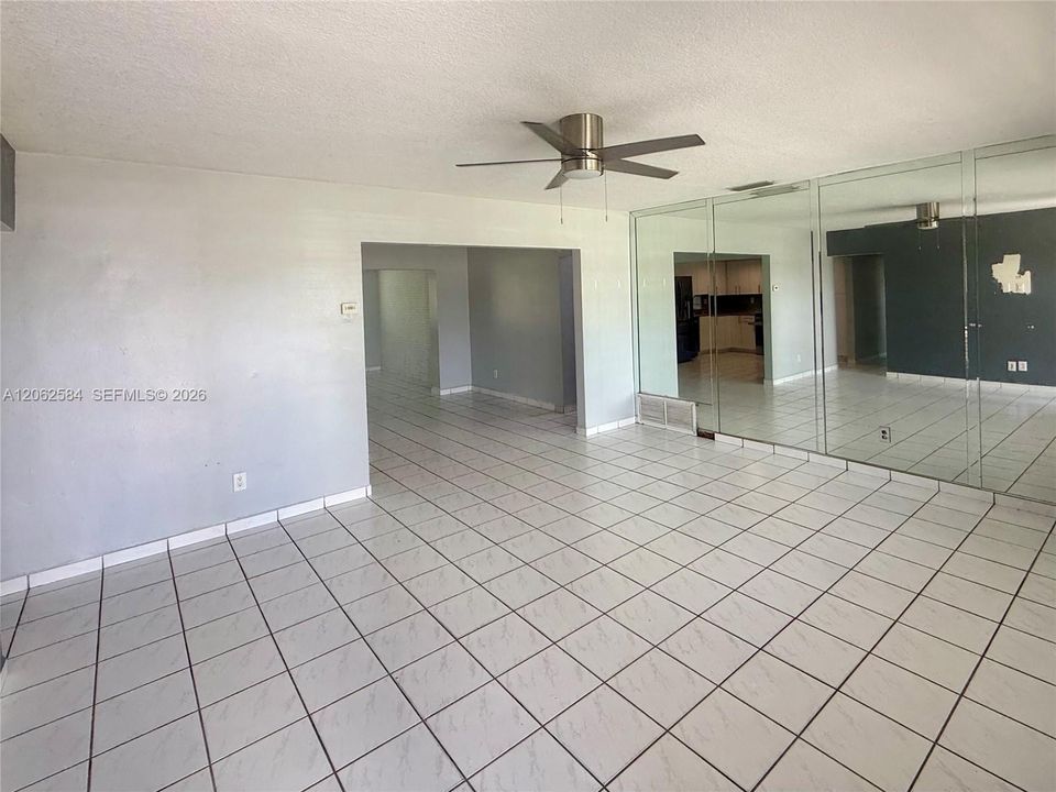 For Rent: $3,499 (5 beds, 2 baths, 1911 Square Feet)