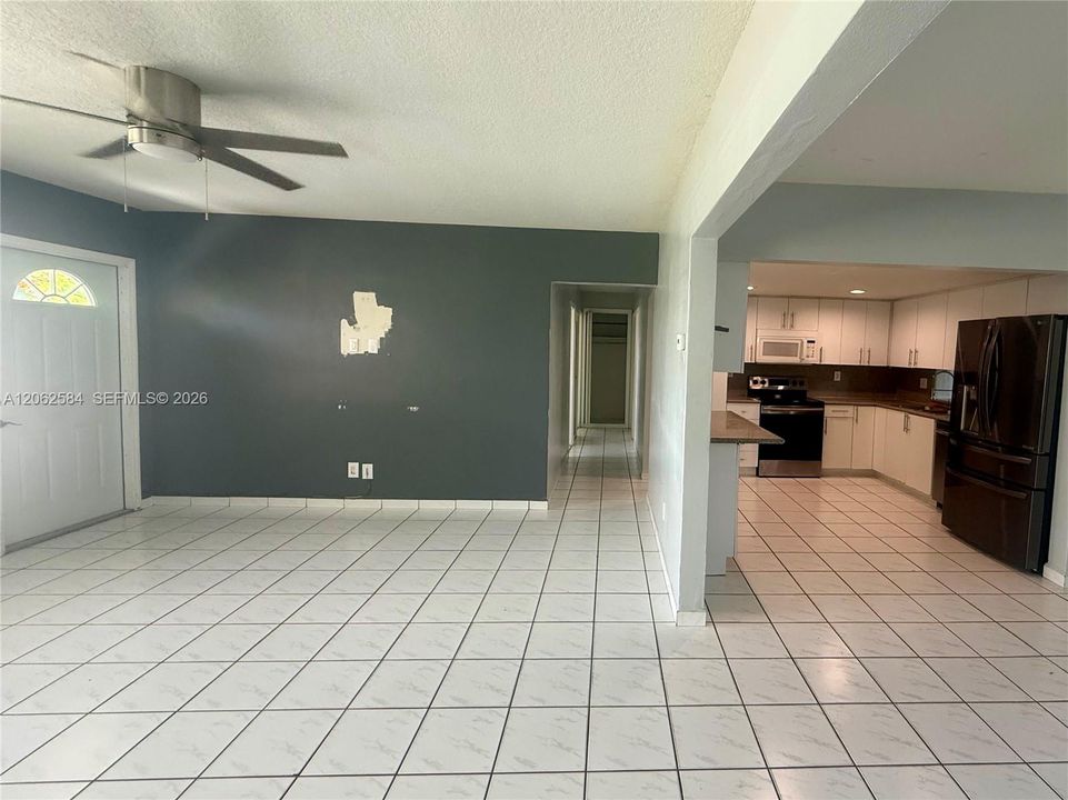 For Rent: $3,499 (5 beds, 2 baths, 1911 Square Feet)