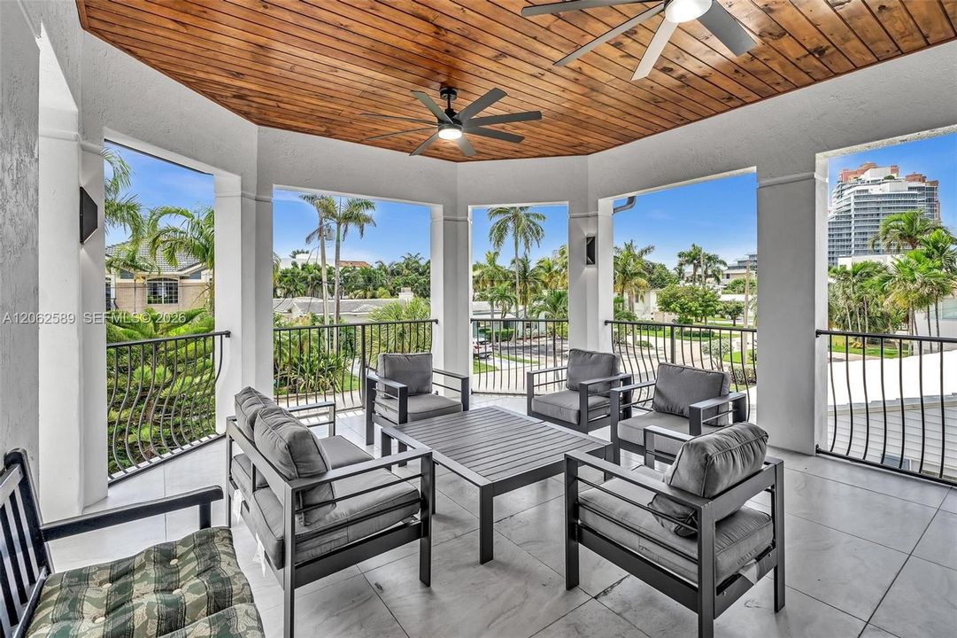 En Venta: $2,995,000 (4 camas, 4 baños, 3424 Pies cuadrados)