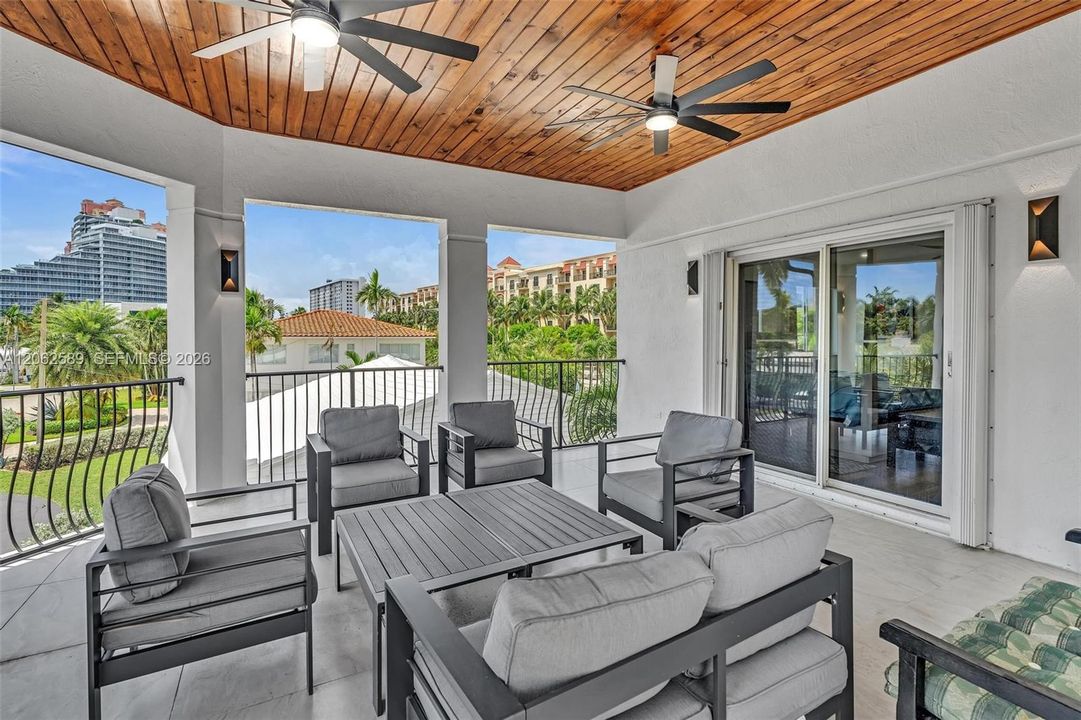 En Venta: $2,995,000 (4 camas, 4 baños, 3424 Pies cuadrados)