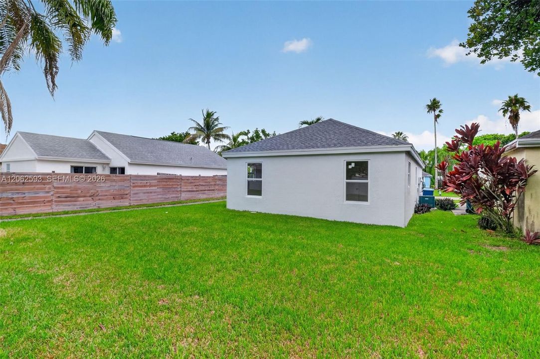 En Venta: $345,000 (3 camas, 2 baños, 840 Pies cuadrados)