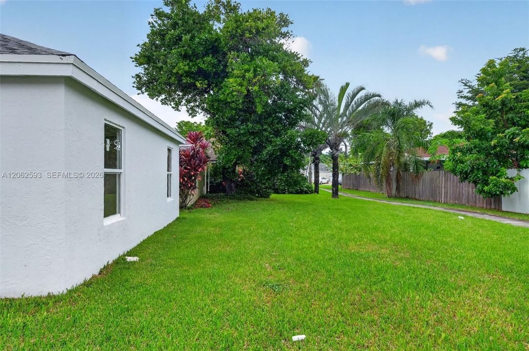 En Venta: $345,000 (3 camas, 2 baños, 840 Pies cuadrados)