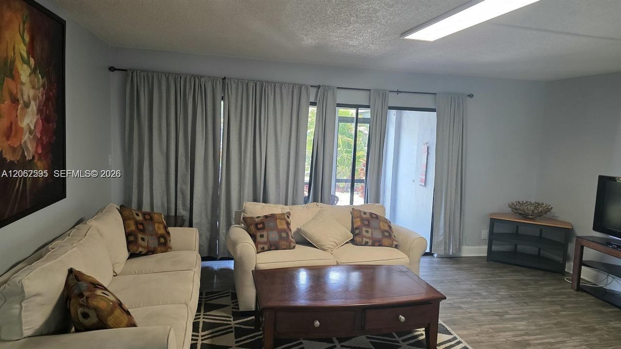 For Sale: $320,000 (2 beds, 2 baths, 1056 Square Feet)