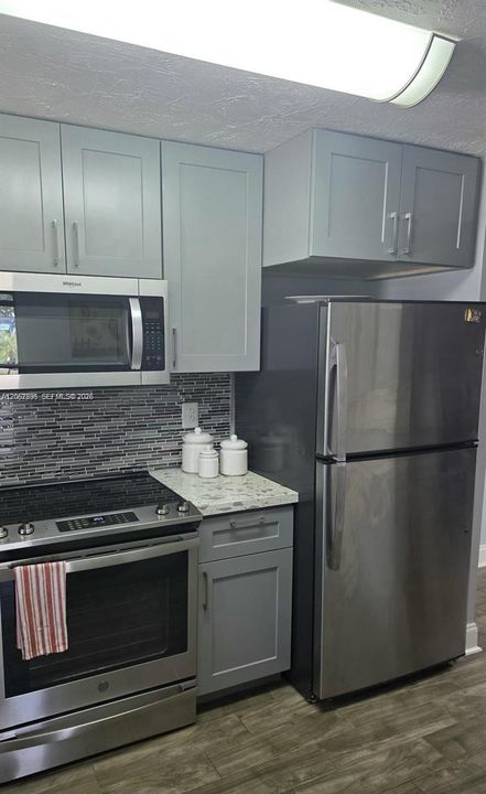 For Sale: $320,000 (2 beds, 2 baths, 1056 Square Feet)