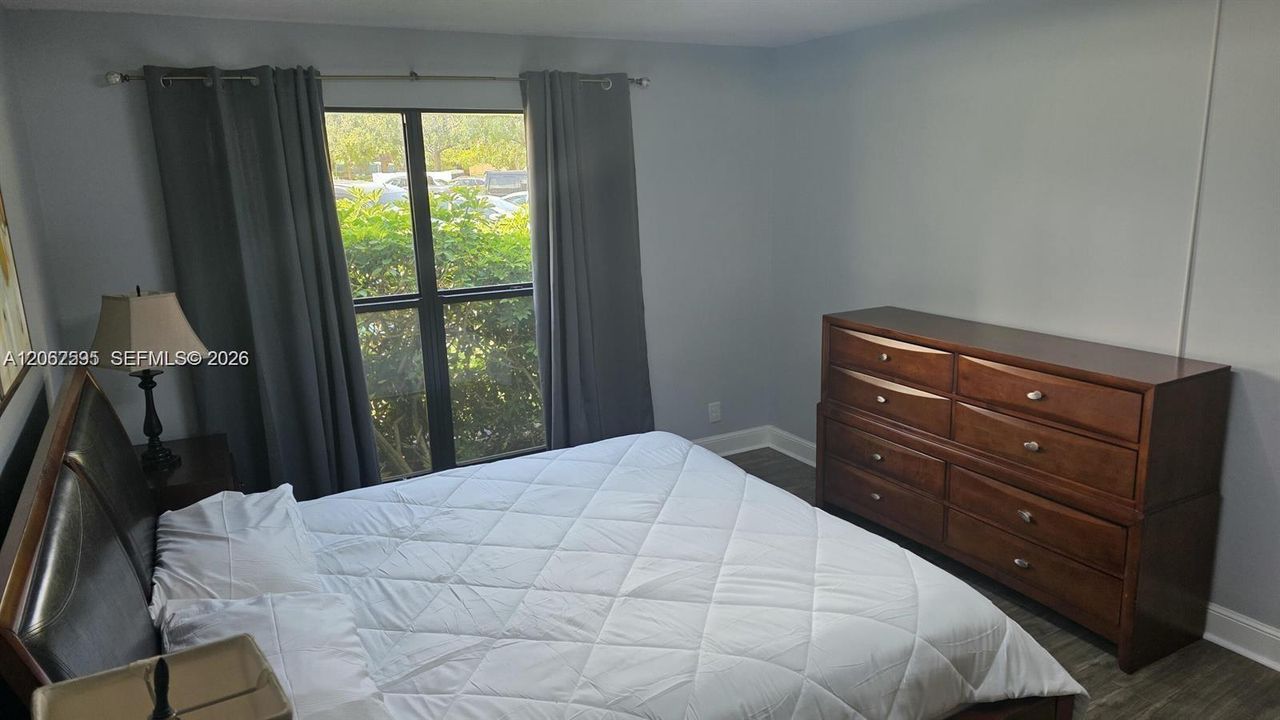 For Sale: $320,000 (2 beds, 2 baths, 1056 Square Feet)