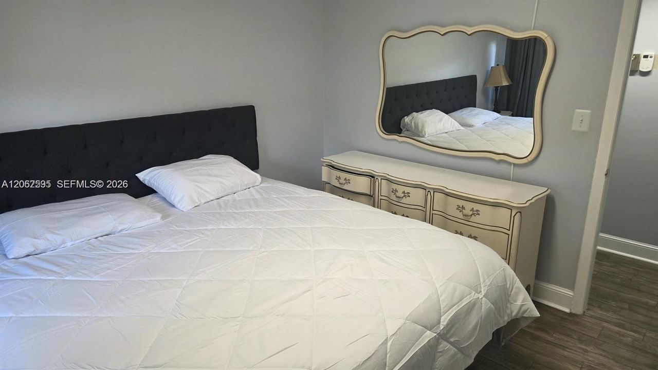 For Sale: $320,000 (2 beds, 2 baths, 1056 Square Feet)