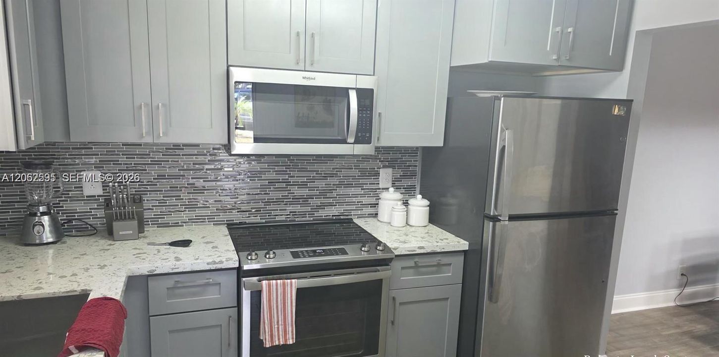 For Sale: $320,000 (2 beds, 2 baths, 1056 Square Feet)
