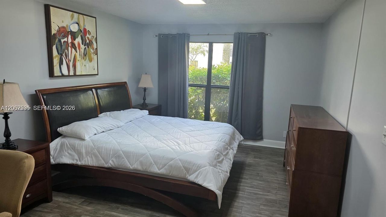 For Sale: $320,000 (2 beds, 2 baths, 1056 Square Feet)