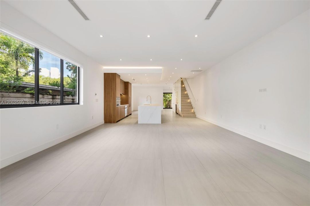 For Rent: $16,000 (5 beds, 5 baths, 4089 Square Feet)