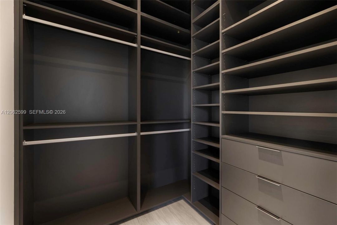 For Rent: $16,000 (5 beds, 5 baths, 4089 Square Feet)