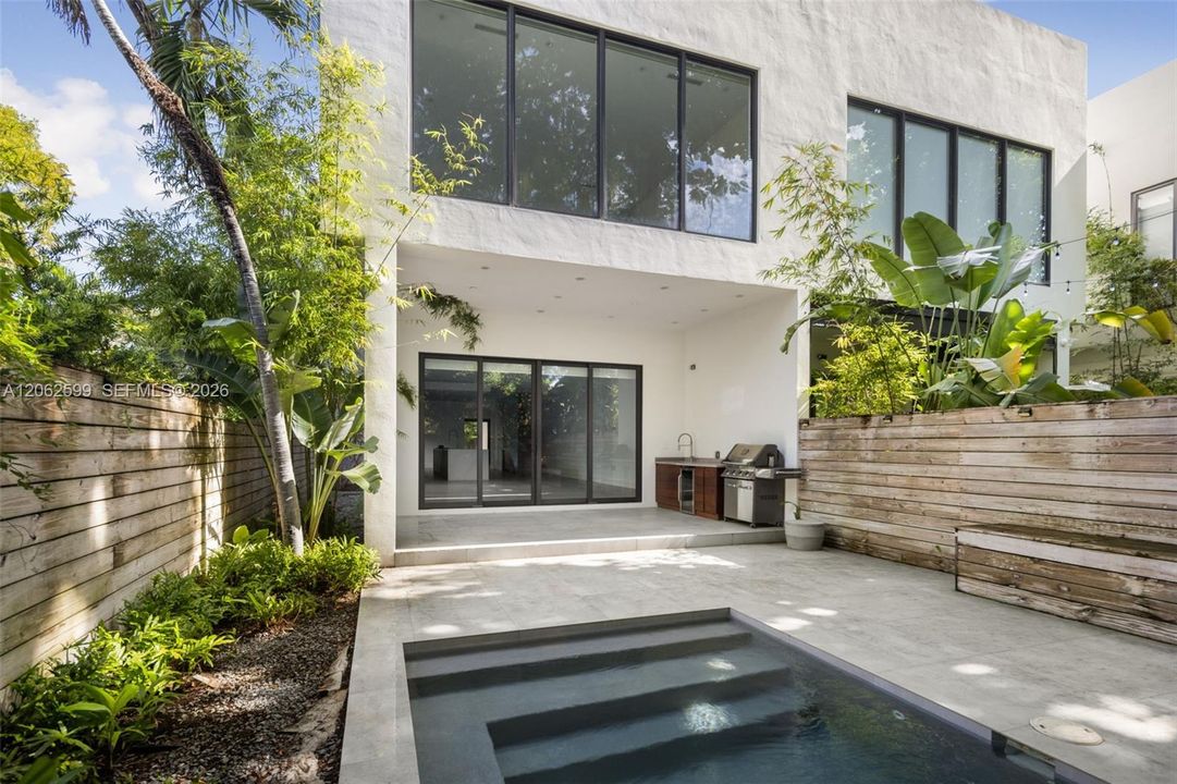 For Rent: $16,000 (5 beds, 5 baths, 4089 Square Feet)