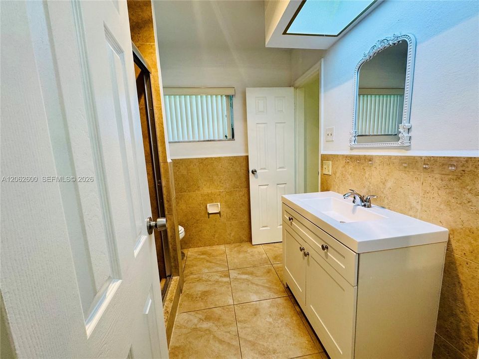 En Renta: $3,200 (4 camas, 2 baños, 2382 Pies cuadrados)