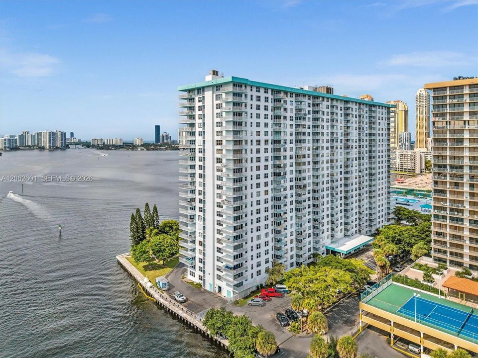 На продажу: $299,000 (1 спален, 1 ванн, 1104 Квадратных фут)