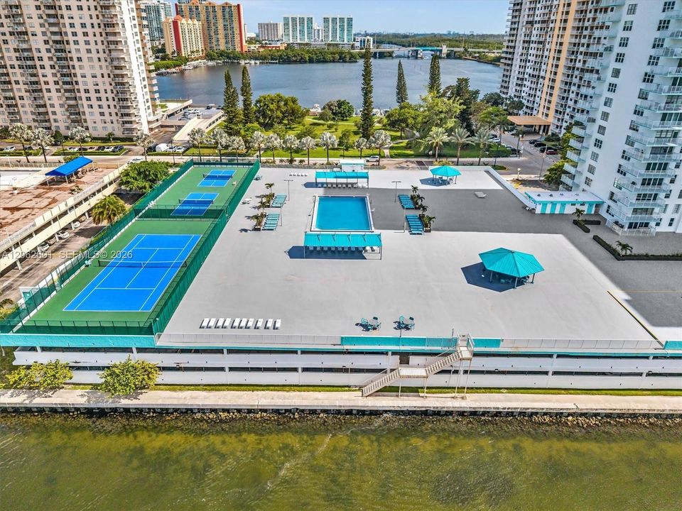 На продажу: $299,000 (1 спален, 1 ванн, 1104 Квадратных фут)